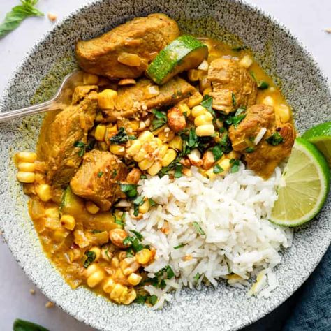 Curry Pork Recipes, Indian Pork, Chinese Food Chicken, Curry Pork, Creamy Coconut Chicken, Curry With Rice, Takeout Recipes, Pork Curry, Saag Paneer