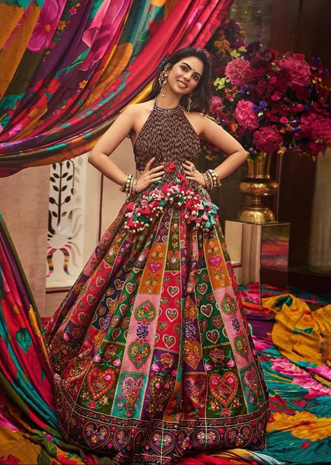 Shloka Mehta, Ambani Family, Isha Ambani, Ambani Wedding, Anant Ambani, Engagement Lehenga, Mehendi Outfits, Indian Outfits Lehenga, Handmade Fabric Bags