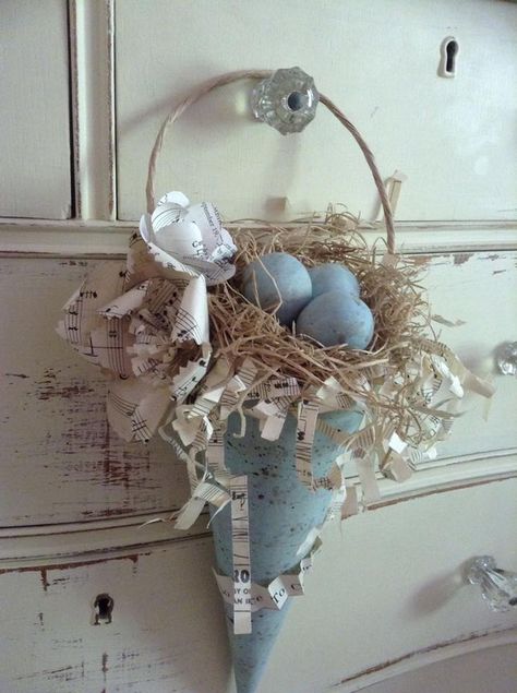 Easter Decorations Centerpieces, Antique Easter Decorations, Wreaths For Spring, Linen Throw Pillows, Robin Eggs, Easter Table Centerpieces, Modern Boho Farmhouse, Decorating With Blue, Rustic Easter Decor