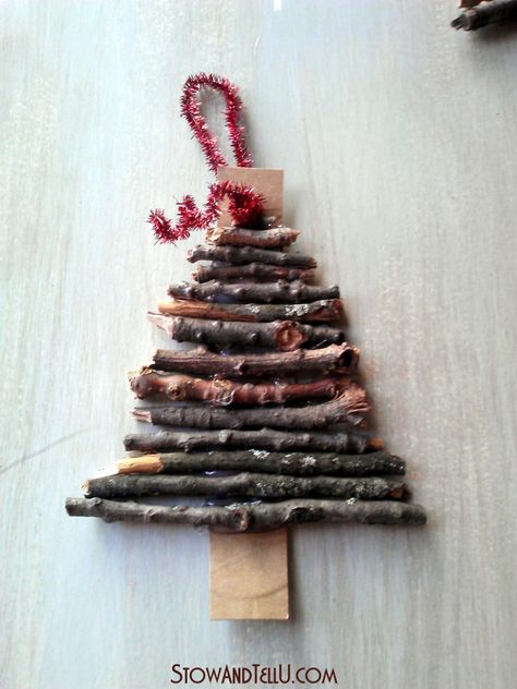 Cute Idea for Twig Ornaments! Rustic twig and cardboard Christmas tree ornaments - Full tutorial --http://stowandtellu.com/rustic-twig-christmas-tree-ornaments/ 3d Christmas Tree Card, Mini Christmas Tree Decorations, Twig Christmas Tree, Natural Christmas Tree, Cardboard Christmas Tree, Twig Crafts, Cardboard Christmas, 3d Christmas Tree, Paper Christmas Ornaments