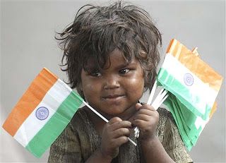 Where the country is busy in celebrating Independence Day this poor child is busy to feed himself by selling Indian National Flags. How shameful?  Follow the complete story at http://knownlyplanet.blogspot.com/ Happy Independence Day Quotes, Happy Independence Day Images, Republic Day India, Indian Independence Day, Independence Day Images, Short Stories For Kids, Happy Children's Day, Child Smile, Street Kids