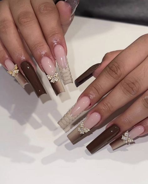 Brown Prom Nails Acrylic, Fall Nail Sets Long, Brown Bday Nails, Brown Bling Acrylic Nails, Brown Long Acrylic Nails, Brown Freestyle Nails, Brown Nails With Gems, Brown Long Nails, Brown Acrylic Nails With Rhinestones