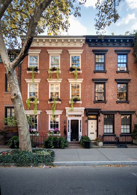 Renovation Facade, City Townhouse, Veranda Design, New York Townhouse, Townhouse Exterior, Apartment Exterior, Town Houses, Row Houses, Red Brick House