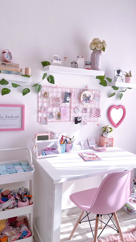 Desk For Girls Room, Room Organization Bedroom, Girly Room Decor, Study Desk Decor, Diy Room Decor For Teens, Cool Dorm Rooms, Aesthetic Desk, Pink Room Decor, Office Room Decor