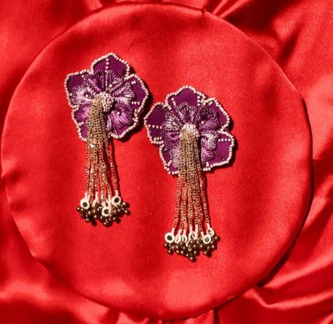 Aari Work Jewellery Design, Flower Tassels For Blouse, Tassels For Blouse, Flower Tassels, Saree Tassels Designs, Diy Fabric Jewellery, Hand Beaded Embroidery, Cutwork Blouse Designs, Couture Embroidery