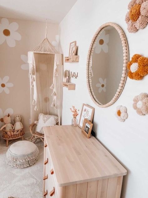 Pom Daisy, Daisy Theme, Casa Hobbit, Girl Room Inspiration, Theme Bedroom, Baby Room Themes, Toddler Girl Room, Toddler Room Decor