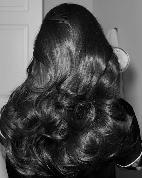 Make Up Dark Hair, Blowout Black Hair, Vs Blowout, Hairstylist Career, Hair Doctor, Curls For Long Hair, Hair Catalog, Blowout Hair, Magic Hair