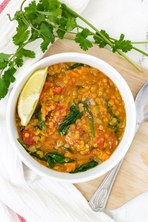 This low calorie lentil soup is chock full of vegetables, leafy greens, protein rich lentils, and tons of spices. It's a warm, comforting, heart healthy bowl of goodness. Low Calorie Soup Recipe, Low Calorie Vegan, Low Calorie Soup, Vegan Lentil Soup, Easy Clean Eating Recipes, Soup Vegan, Italian Spices, Healthy Bowls, Lentil Recipes