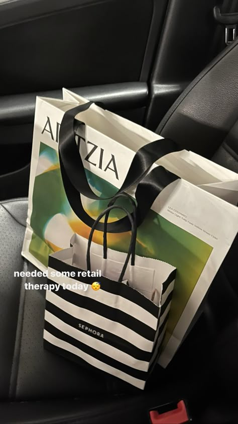 Shopping Bag Instagram Story, Sephora Instagram Story, Sephora Shopping Bag Aesthetic, Mall Instagram Stories, Retail Therapy Aesthetic, Shopping Story Instagram, Mall Shopping Bags Aesthetic, Shopping Day Aesthetic, Girls Day Aesthetic