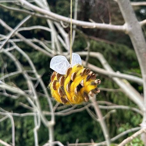 Pine Cone Bee Craft, World Bee Day Activities For Kids, Bee Activity, World Bee Day, Bee Craft, Bee Activities, Forest School Activities, Bee Day, Cones Crafts