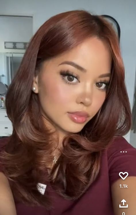 Auburn On Brown Hair, Rust Balayage Hair, Hair Color Ideas For Autumn Skin, Auburn Hair With Black Roots, Reb Brown Hair, Auburn Hair Color On Tan Skin, Hair Colour Ideas For Olive Skin, Latina Auburn Hair, Red Hair On Medium Skin Tone