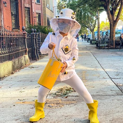 Beekeeper Costume, Beanie Baby Costumes, Soldier Costume, Cheap Halloween Costumes, Vintage Halloween Costume, Diy Halloween Costumes For Kids, Cheap Halloween, Group Halloween Costumes, Family Halloween Costumes