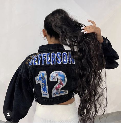 Nfl Gf Outfits, Football Hoodies For Girlfriends Black, Gf Shirts For Football, Football Gf Outfits College, Basketball Hoodies For Boyfriend, Boyfriend Basketball Shirts Girlfriends, Basketball Gf Hoodie, Football Jacket Girlfriend, Basketball Girlfriend Hoodies