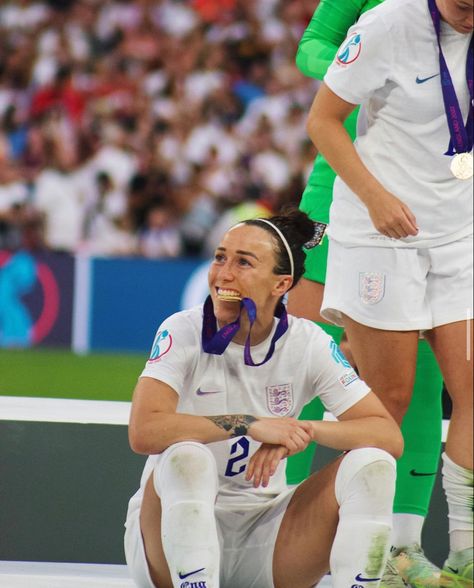 Lucy Bronze Euro 2022, Lucy Bronze England, Womens Soccer Aesthetic, Womens Football Aesthetic, Lucy Bronze Wallpaper, Lionesses Football, England Lionesses, Estilo Zendaya, Lucy Bronze