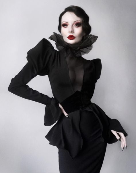 High Fashion Vampire, Halloween Women Costume Ideas, Vampire Style Outfits, Vampire Inspired Outfits, Women Costume Ideas, Mrs Bella, Women Costume, Black Goth