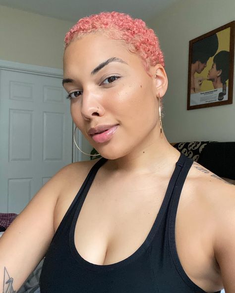 Gold Hair Black Women, Rose Gold Hair Black Women, Rose Gold Short Hair, Hair Black Women, Short Shaved Hairstyles, Natural African American Hairstyles, Short Hair Pixie Cuts, Cute Haircuts, Dyed Hair Inspiration