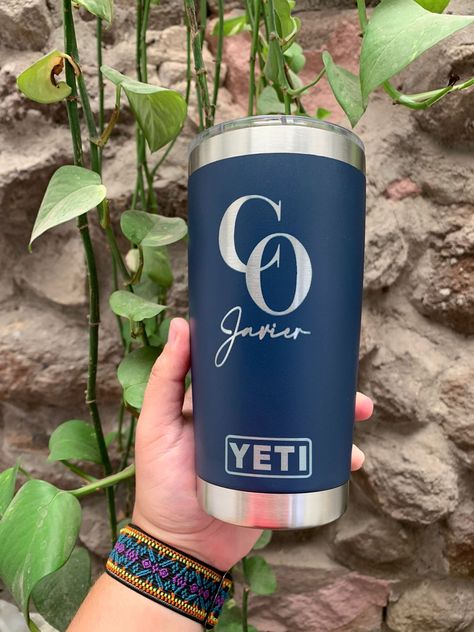 Vaso Yeti, Yeti Cup Designs, Yeti Cup, Yeti Tumbler, Laser Marking, Prom Party, Cup Design, Tumbler Cups, Tumbler Designs