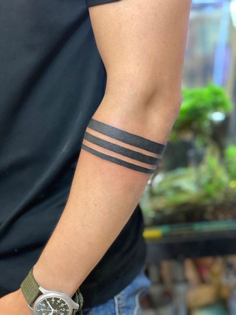 Ring Arm Tattoo, Simon Tattoo, Stripe Tattoo, Band Tattoos For Men, Black Line Tattoo, Around Arm Tattoo, Band Tattoos, Armband Tattoos, Forearm Band Tattoos