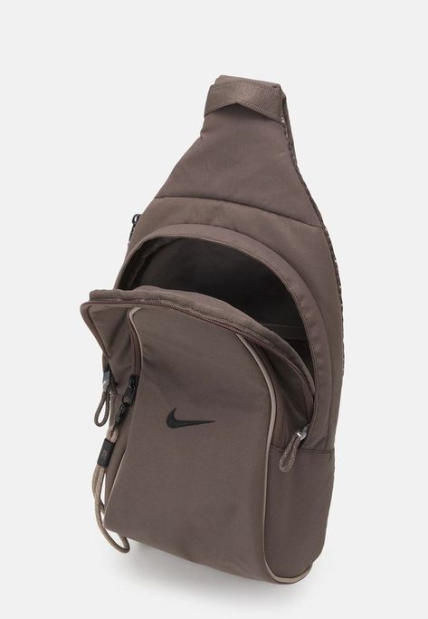 https://www.zalando.dk/nike-sportswear-essentials-sling-unisex-skuldertasker-ironstoneblack-ni154h05f-c11.html