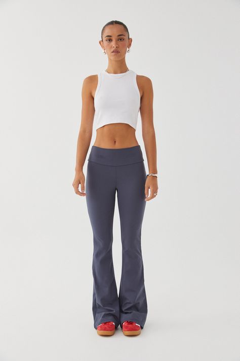 FLARE ACTIVE PANT Fashion Library, Sweatpants Outfit, Gym Fits, Flare Pant, Pants Details, Yoga Pants Outfit, Pinterest Closet, Workout Outfit, Tall Girl