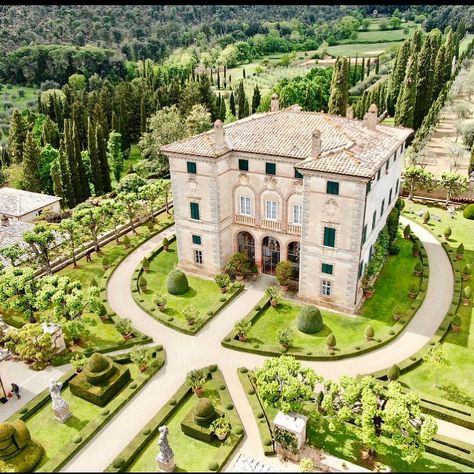 Cetinale’s Instagram photo: “Amazing drone photos of the villa and gardens at Cetinale. #villacetinale #availableforprivaterental #cetinale #tuscanholidays” Villa Cetinale, Italy Villa, Villas In Italy, Tuscany Villa, Tuscan Villa, Italian Garden, Classic Architecture, Unique Buildings, Mediterranean Homes