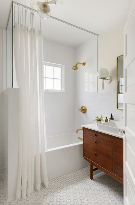 Curtain Solutions, Penny Tiles Bathroom, Subway Tiles Bathroom, White Bathroom Tiles, Timeless Bathroom, Penny Tile, Hall Bathroom, Classic Bathroom, Gorgeous Bathroom