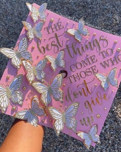 57+ Fierce Graduation Cap Ideas for the Ultimate Baddie Grad Graduation Cap College, Cap Decoration Graduation, Flower Graduation Cap, Flower Graduation, Graduation Cap Ideas, College Grad Cap Ideas, Graduation Cap Decoration Diy, High School Graduation Cap, College Graduation Cap Decoration