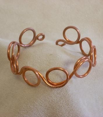 This is made from electricians wire found at your regular home depot store. So much cheaper then the wire at crafts stores Jewellery Homemade, Jewellery Shops, Wire Jewelry Rings, Bijoux Fil Aluminium, Copper Wire Jewelry, Jewerly Making, Wire Jewelry Designs, Diy Wire Jewelry, Oxford Street