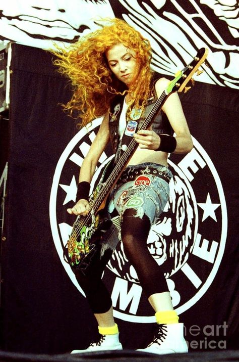 Sean Yseult, Metal Chicks, Heavy Metal Girl, White Zombie, Heavy Metal Art, Become A Photographer, Women Of Rock, Guitar Girl, Heavy Metal Rock