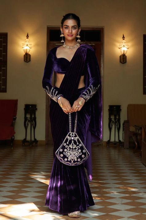 Velvet Embroidery Blouse, Purple Dupatta Combination, Velvet Blouse For Saree, Velvet Saree Blouse Design, Velvet Saree Look, Velvet Indian Outfits, Trending Indian Outfits, Purple Saree Look, Velvet Dress Indian