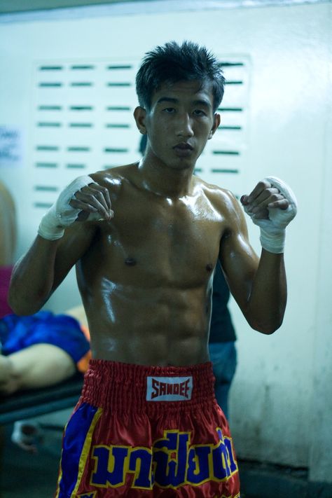 Muay Thai Boxer Lumpini Stadium Bangkok Thailand, Sandee Shorts. #muaythai #lumpini #thailand #sandee #kickboxing #thaiboxing Thai Boxer, Muay Thai Gym, Gymnastics Poses, Martial Art, Muay Thai, Bangkok Thailand, Kickboxing, Boxing, Gymnastics