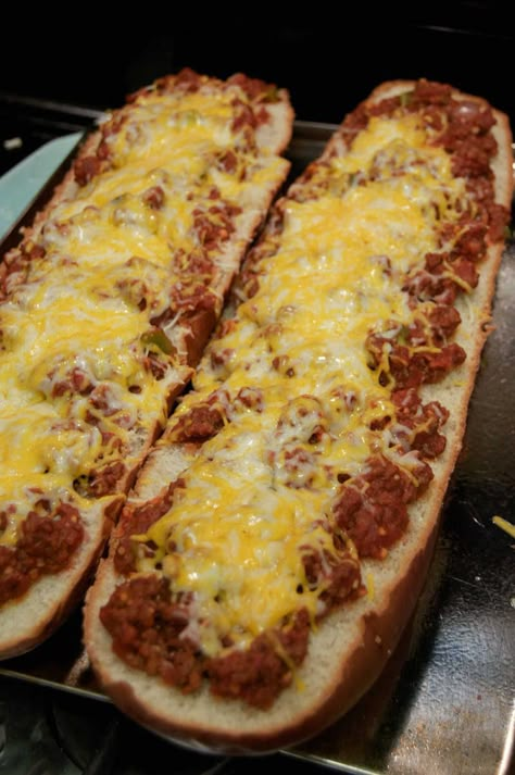 Sloppy Joe Recipes, Bread Meals, Homemade Sandwiches, Yummy Food Recipes, Best Sandwich Recipes, French Bread Recipe, French Bread Pizza, Turkey Pot, Turkey Pot Pie