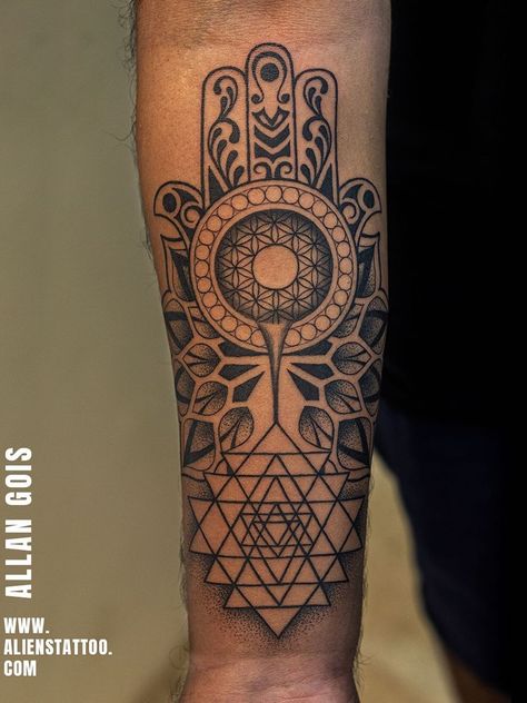 Hamsa tattoo by Allan Gois #AllanGois #hamsatattoo #hamsa #eye #hamsahand #spiritual #handofgod #geometric | Apr 20th 2020 | 1353290 Hamsa Hand Tattoo Men, Hamsa Tattoo Men, Geometric Tattoo Men, Hasma Tattoo, Aliens Tattoo, Hamsa Tattoo Design, Hamsa Hand Tattoo, Faith Tattoo On Wrist, Africa Tattoos