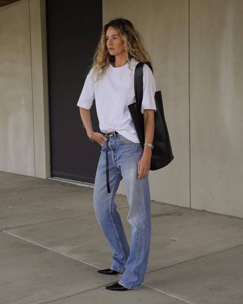 How To Wear Wide Leg Jeans, Old Money Summer Outfits, Old Money Summer, Fw 2022, Short Cardigan Sweater, Anouk Yve, Style Wide Leg Jeans, Wide Leg Jeans Outfit, T Shirt Branca