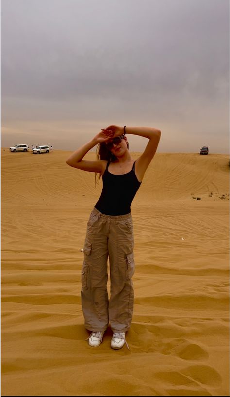 Desert Looks For Women, Safari Outfits Aesthetic, Jaisalmer Outfit Ideas For Women, Outfit For Desert Trip, Desert Safari Poses, Safari Instagram Pictures, Dessert Safari Dubai Outfit Ideas, Desert Trip Outfit, Outfits For Safari Trip