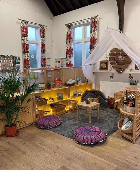 Our beautiful new book corner at our Birling Road setting😍 | Instagram Year 1 Classroom, Teacher Decor, Sped Classroom, Insect Crafts, Book Corner, Book Corners, Classroom Setting, Preschool Ideas, Future Classroom