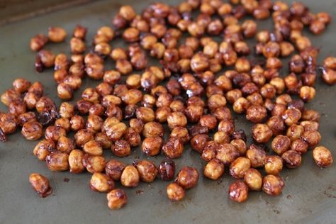 honey-cinnamon-roasted-chickpeas2 Roasted Chickpeas Recipe, Chickpea Recipes Roasted, Chickpeas Recipe, Honey Cinnamon, Healthy Comfort, Roasted Nuts, Chickpea Recipes, Honey Roasted, Roasted Chickpeas