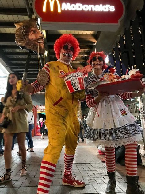 Clever Couple Costumes, Scary Couples Costumes, Scary Couples Halloween Costumes, Couples Costumes Creative, Halloween Duos, Best Couples Costumes, Best Couples, Spooky Costumes, Zombie Walk