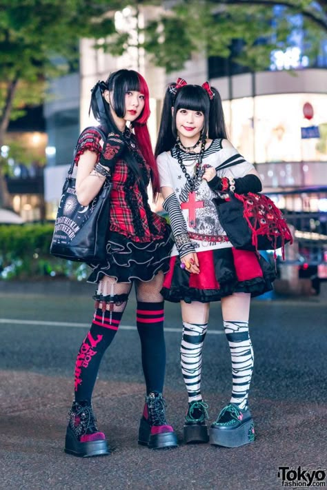 Japanese Punk Fashion, Gothic Japanese, Japanese Street Styles, Japan Street Fashion, Japanese Punk, Japan Fashion Street, 일본 패션, Harajuku Fashion Street, Gothic Looks