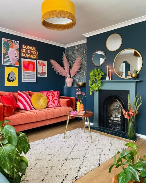 Funky Living Rooms, Furnitur Ruang Keluarga, Colourful Living Room Decor, Colourful Living Room, Deco Retro, Eclectic Living Room, Creative Stuff, Future Family, Apartment Decor Inspiration