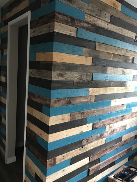 Pallet wall complete.. Pallet Wall Decor, Diy Pallet Wall, Diy Basement, Wood Pallet Wall, Plank Walls, Small Hallway, Fa Fal, Pallet Decor, Pallet Wall