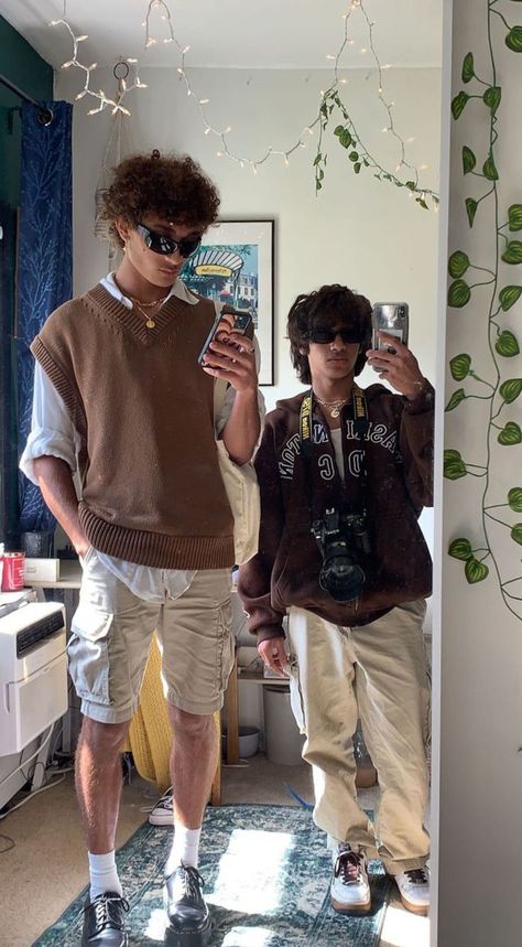 Brown Cargo Shorts Outfit, Outfits Masc, Cargo Shorts Outfit, Aesthetic Guy Outfits, Style Cargo Shorts, Brown Cargo Shorts, Masc Fashion, Brown Outfits, Male Outfits