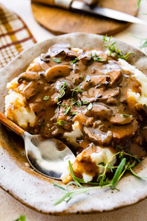 Easy Mushroom Gravy Recipe (homemade from scratch) - CucinaByElena Quick Mushroom Gravy, Mushroom Soup Gravy Recipe, Mushroom Gravy For Steak, Steak And Mushroom Gravy, Mushroom Gravy Recipe Easy, Easy Mushroom Gravy, Steak Marsala, Gravy From Scratch, Easy Gravy Recipe