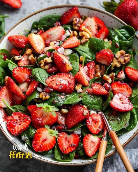 Salad Dressing Recipes Vinaigrette, Cranberry Spinach Salad, Crumbled Goat Cheese, Strawberry Salad Recipe, Strawberry Spinach Salad, Sloppy Joe Casserole, Cooking Fever, Grandma's Recipes, Sliced Strawberries