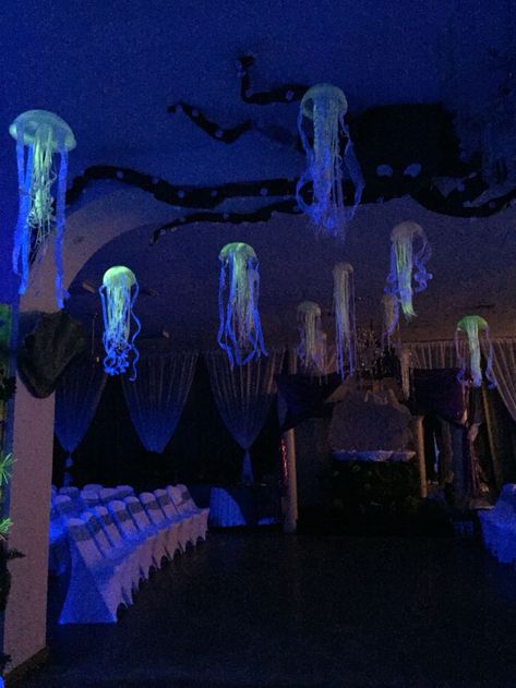 Under The Sea Quinceanera, Sea Wedding Theme, Underwater Theme Party, Homecoming Themes, Quince Themes, Under The Sea Decorations, Ocean Themed Bedroom, Lost City Of Atlantis, Ocean Theme Party