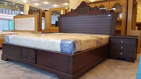 Pakistani Bedroom Ideas, Pakistani Furniture Design Bedroom, Pakistani Furniture, Latest Wooden Bed Designs, Teakwood Furniture, Wooden Cot, Light Wood Bed, Bed Nook, Wood Bed Design