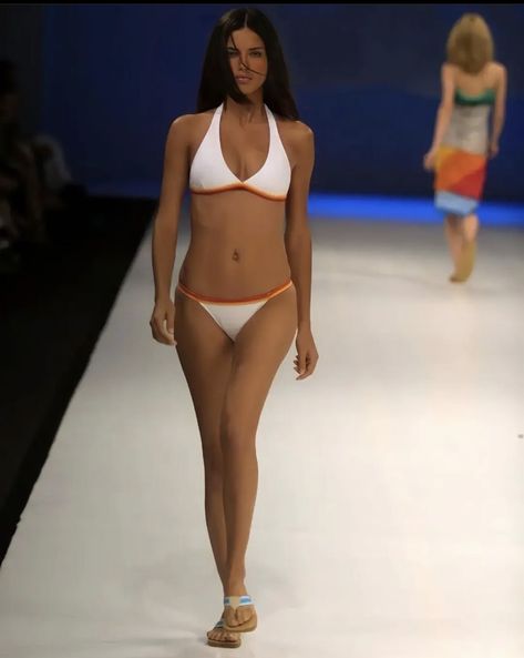 Adriana Lima Body 2000s, Adriana Lima Calvin Klein, Adriana Lima Working Out, Adriana Lima Backstage, Wide Rib Cage Model, Adriana Lima 90s Runway, Adriana Lima 90s Body, Adriana Lima Body Shape, Adriana Lima Victoria Secret Runway