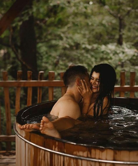 Cute couple cuddling in a hot tub Couple Bathtub Aesthetic, Bourdier Photoshoot Poses, Pool Poses, Cabin Trip, Romantic Cabin, Couples In Love, Couple Shoot, Photography Inspo, Cute Couple Pictures