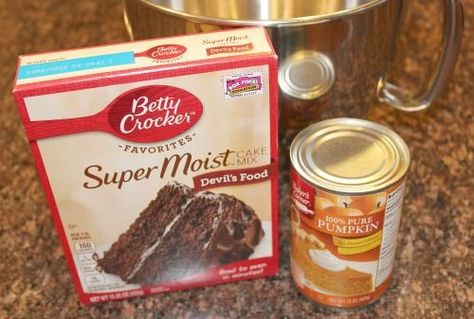 Weight Watchers Chocolate Cupcakes 3 SP for regular sized cupcakes! Weight Watchers Brownie Muffins, Devils Food Pumpkin Muffins, Pumpkin Devils Food Cake, Ww Cupcakes Cake Mixes, Ww Chocolate Muffins, Ww Chocolate Cake, Ww Cupcakes, Weight Watchers Chocolate Muffins, Weight Watchers Cupcakes