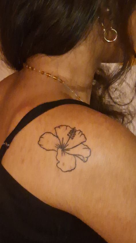 #tattoo #hibiscus #flowertattoo #armtattoo #shouldertattoo #backtattoo Hibiscus Tattoo On Arm, Hibiscus Shoulder Tattoo, Hibiscus Tattoo Shoulder, Hibiscus Flower Tattoo, Hibiscus Flower Tattoos, Hibiscus Tattoo, Flower Tattoo Back, Hibiscus Flower, Foot Tattoos